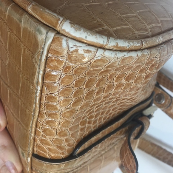 Liz Claiborne Vegan Crocodile Barrel Bag - iPad sz - Picture 9 of 12